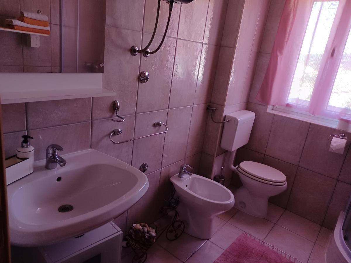 Apartments Ivic Rab Town Ngoại thất bức ảnh