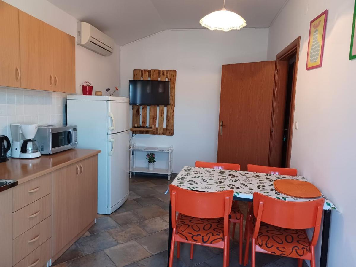 Apartments Ivic Rab Town Ngoại thất bức ảnh